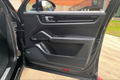 2023 Porsche Cayenne Platinum Edition