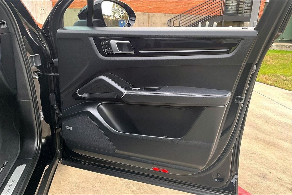 2023 Porsche Cayenne Platinum Edition