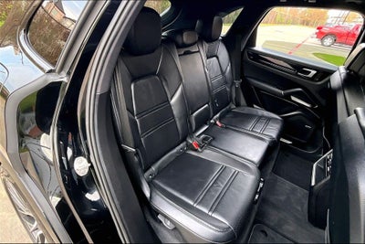 2023 Porsche Cayenne Platinum Edition