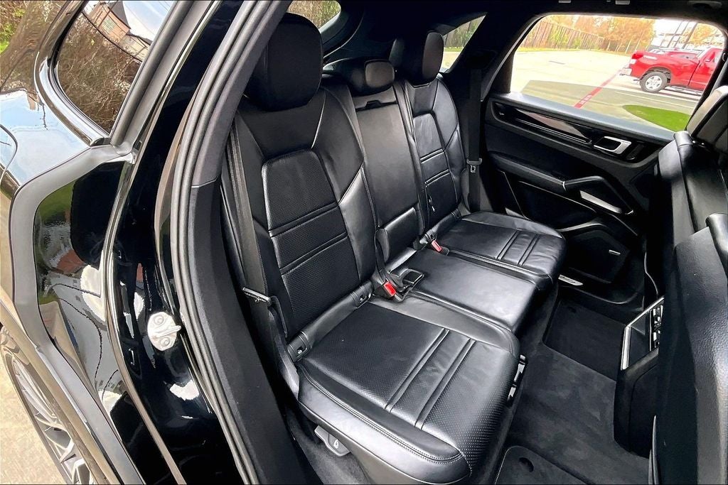 2023 Porsche Cayenne Platinum Edition