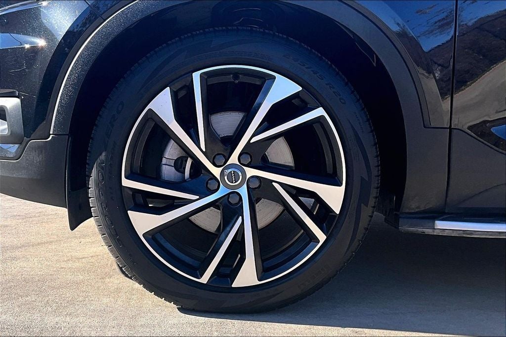 2022 Volvo XC40 R-Design