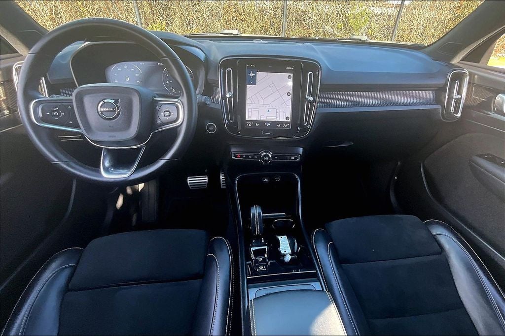 2022 Volvo XC40 R-Design