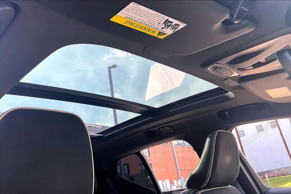 2022 Volvo XC40 R-Design