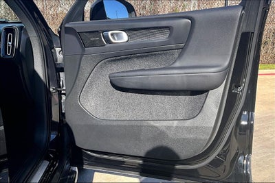 2022 Volvo XC40 R-Design