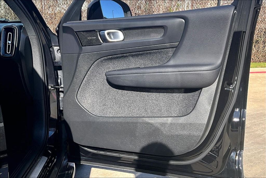 2022 Volvo XC40 R-Design