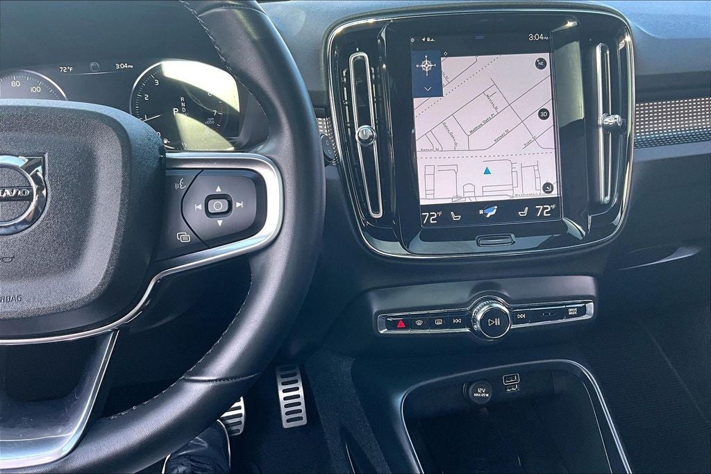 2022 Volvo XC40 R-Design