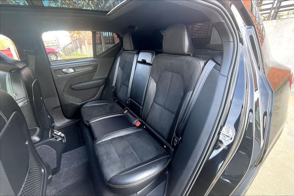 2022 Volvo XC40 R-Design