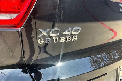 2022 Volvo XC40 R-Design