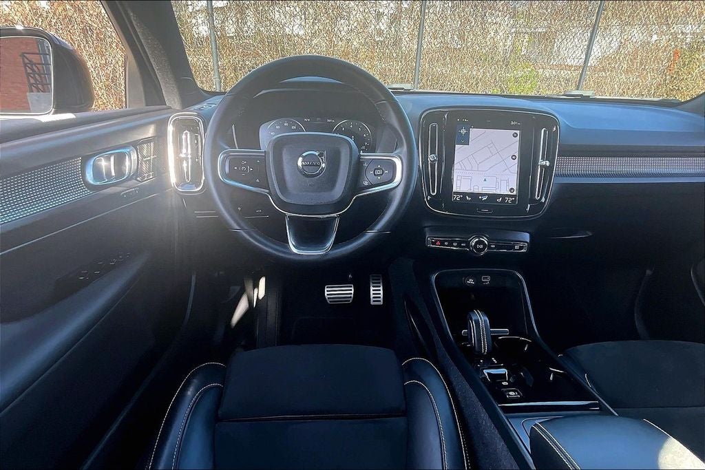 2022 Volvo XC40 R-Design