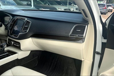 2019 Volvo XC90 T6 Momentum