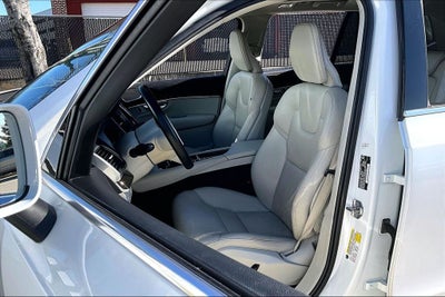 2019 Volvo XC90 T6 Momentum
