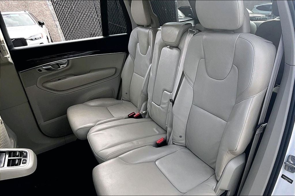 2019 Volvo XC90 T6 Momentum
