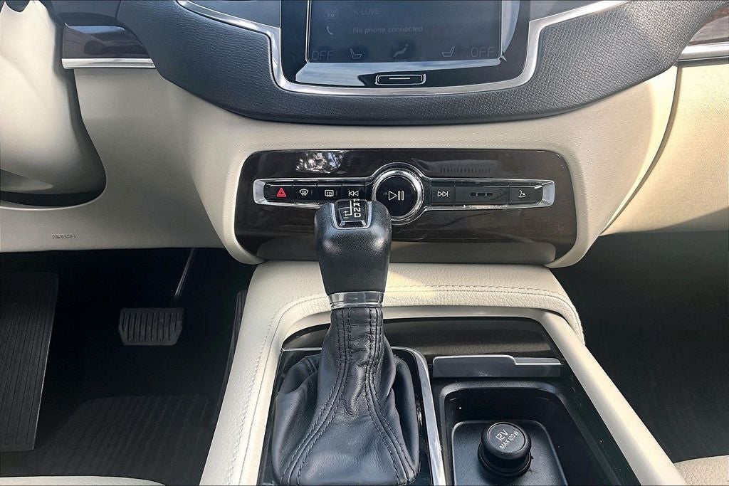 2019 Volvo XC90 T6 Momentum
