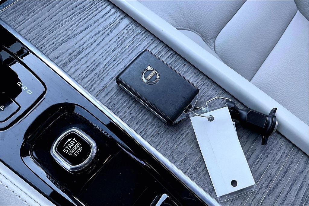 2023 Volvo XC90 B5 Plus