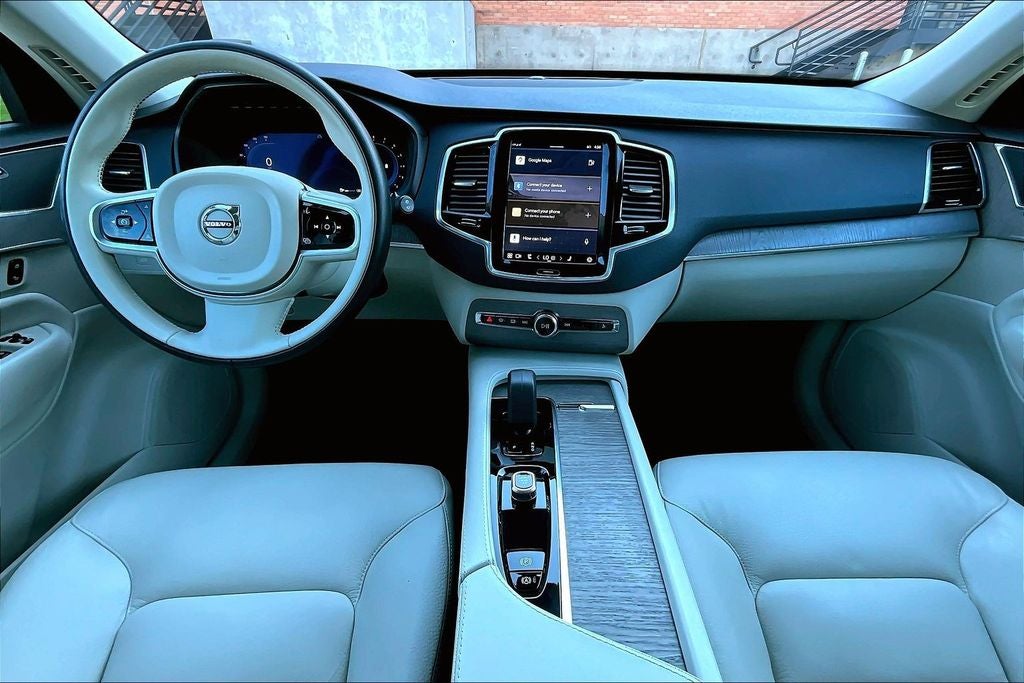 2023 Volvo XC90 B5 Plus