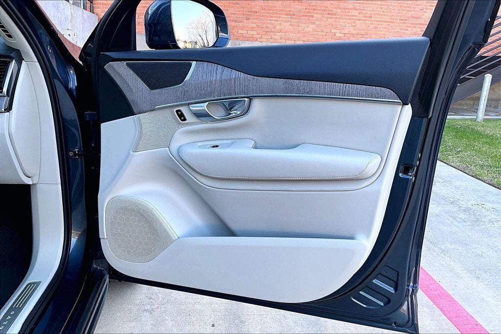 2023 Volvo XC90 B5 Plus