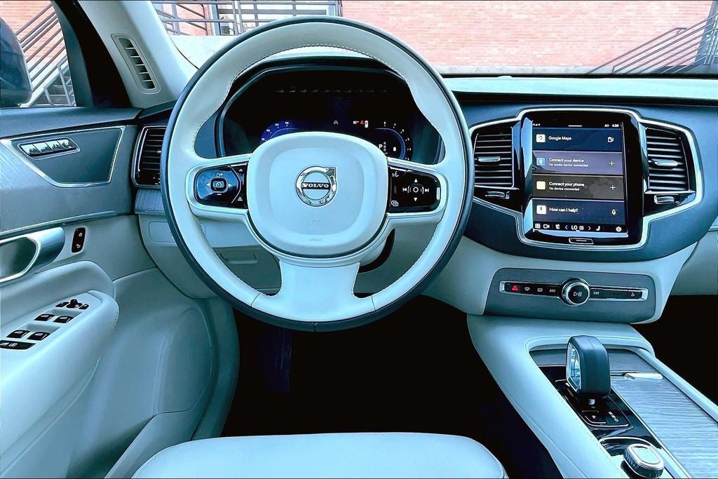 2023 Volvo XC90 B5 Plus