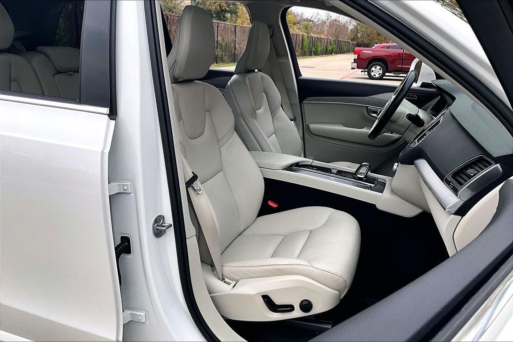 2023 Volvo XC90 B5 Core