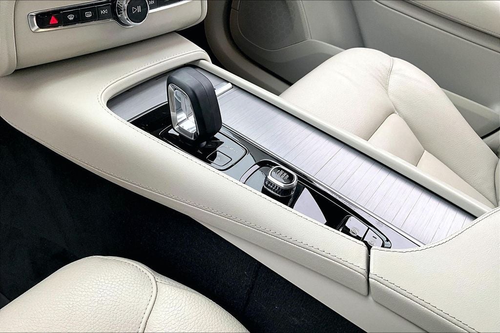 2023 Volvo XC90 B5 Core