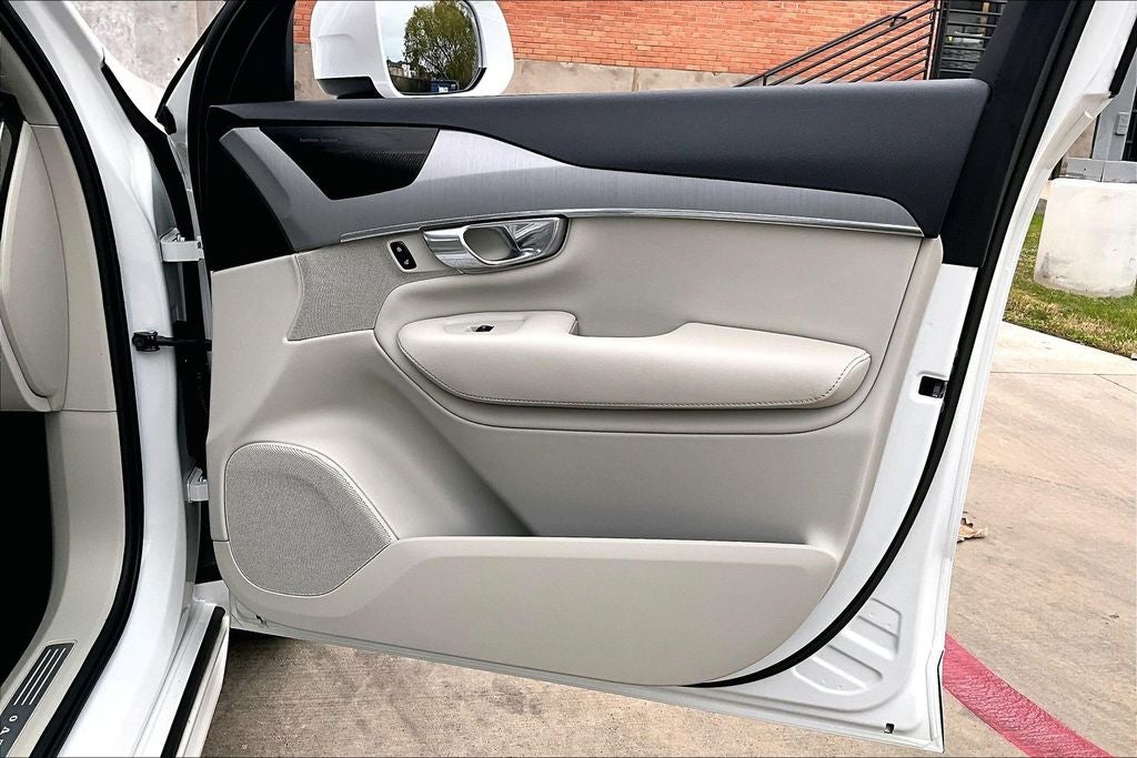 2023 Volvo XC90 B5 Core