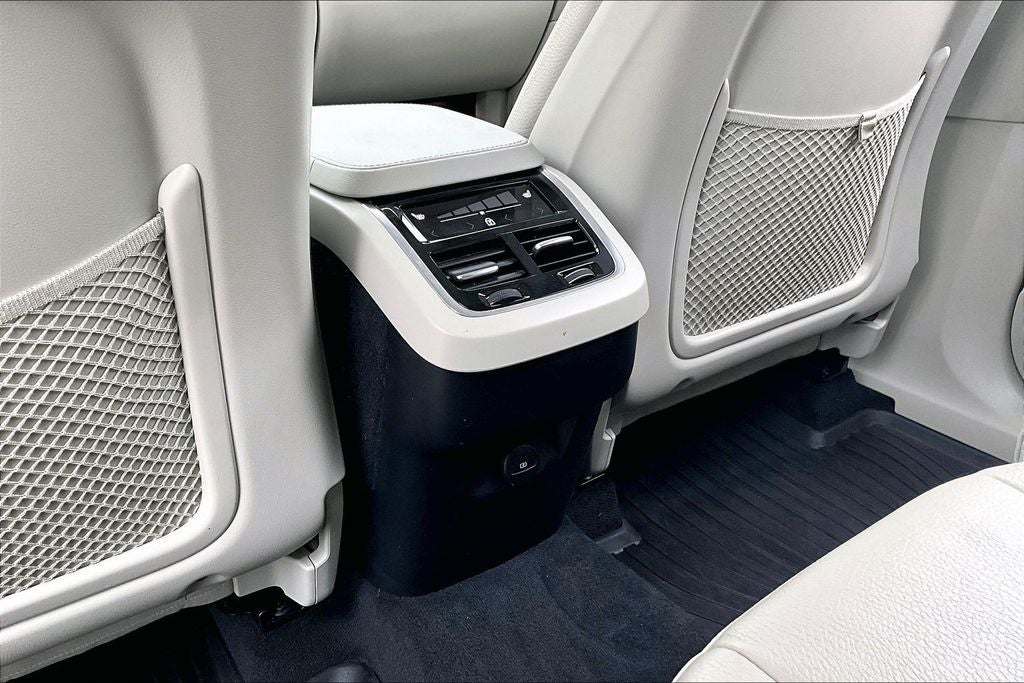 2023 Volvo XC90 B5 Core