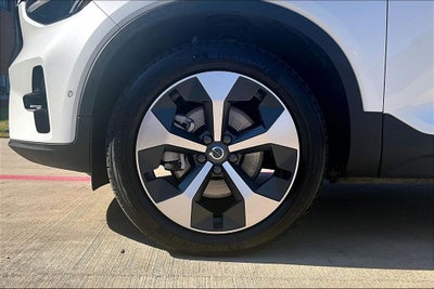 2025 Volvo XC40 B5 Plus Dark Theme