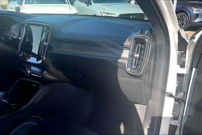 2025 Volvo XC40 B5 Plus Dark Theme