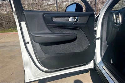 2025 Volvo XC40 B5 Plus Dark Theme