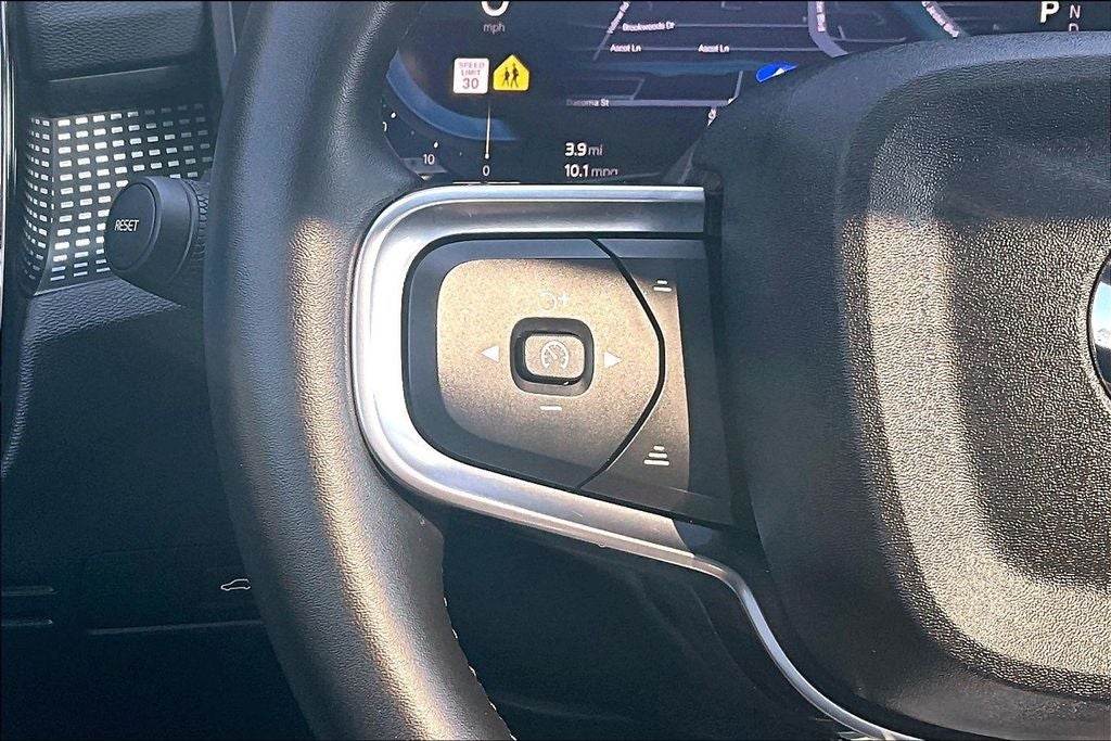 2025 Volvo XC40 B5 Plus Dark Theme