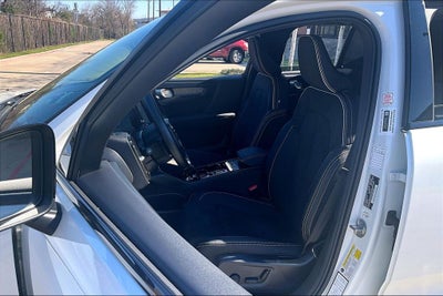 2025 Volvo XC40 B5 Plus Dark Theme