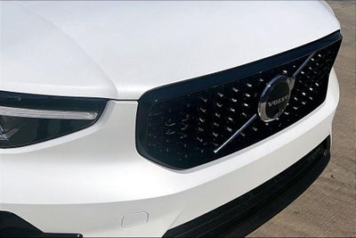 2025 Volvo XC40 B5 Plus Dark Theme