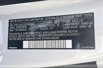 2025 Volvo XC40 B5 Plus Dark Theme