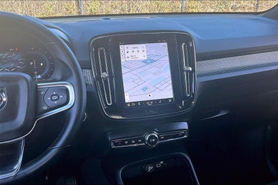 2025 Volvo XC40 B5 Plus Dark Theme