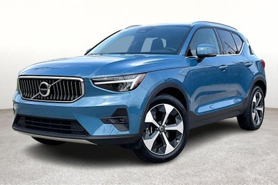 2025 Volvo XC40 B5 Plus Bright Theme
