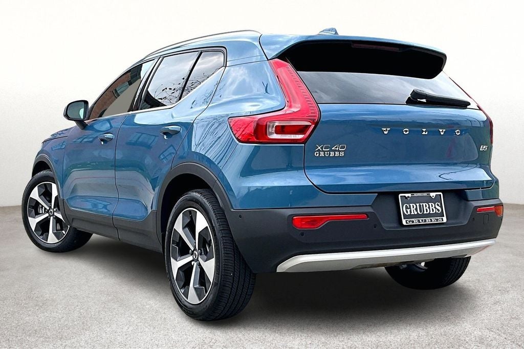 2025 Volvo XC40 B5 Plus Bright Theme