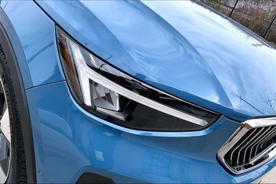 2025 Volvo XC40 B5 Plus Bright Theme