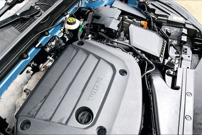 2025 Volvo XC40 B5 Plus Bright Theme