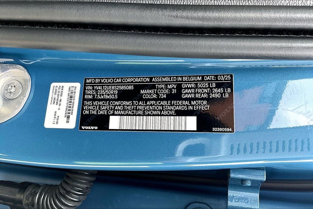 2025 Volvo XC40 B5 Plus Bright Theme