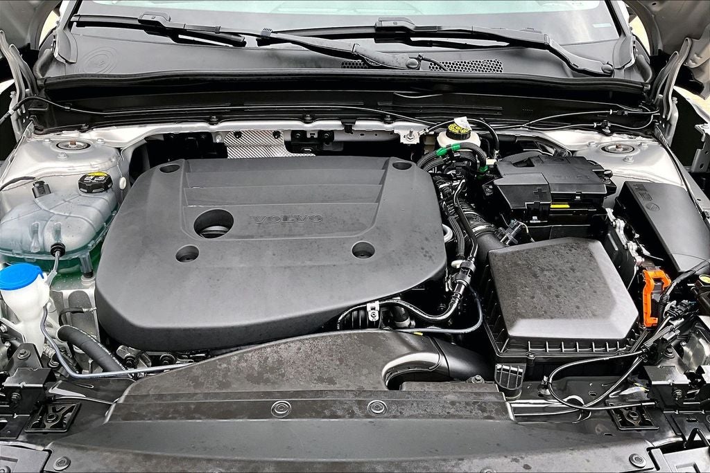 2025 Volvo XC40 B5 Plus Bright Theme