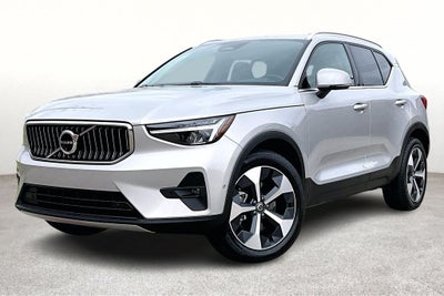 2025 Volvo XC40 B5 Plus Bright Theme