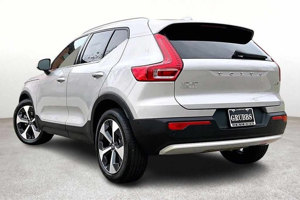 2025 Volvo XC40 B5 Plus Bright Theme