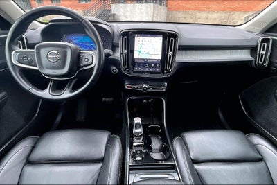 2025 Volvo XC40 B5 Plus Bright Theme