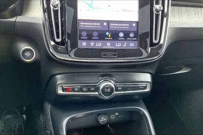 2025 Volvo XC40 B5 Plus Bright Theme