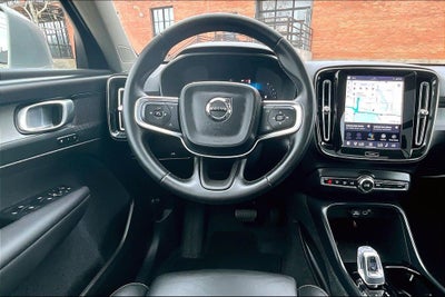 2025 Volvo XC40 B5 Plus Bright Theme