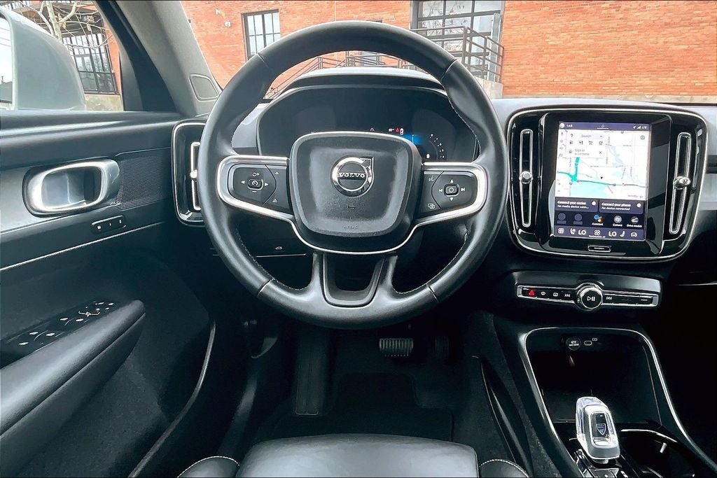 2025 Volvo XC40 B5 Plus Bright Theme