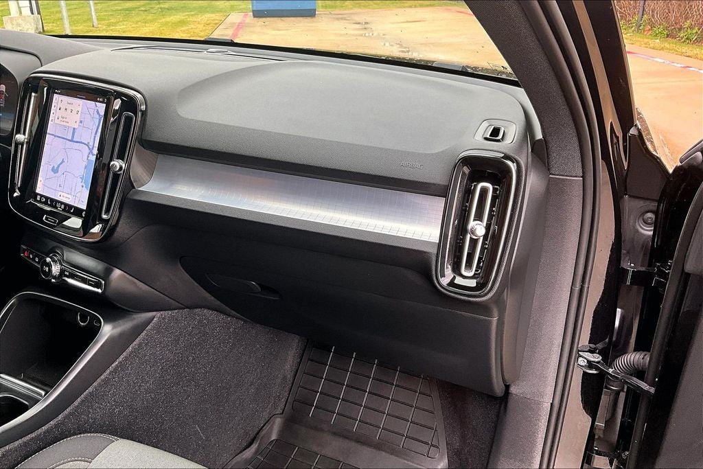 2023 Volvo XC40 B5 Core