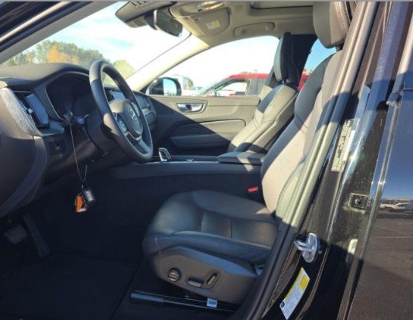 2025 Volvo XC60 B5 Core