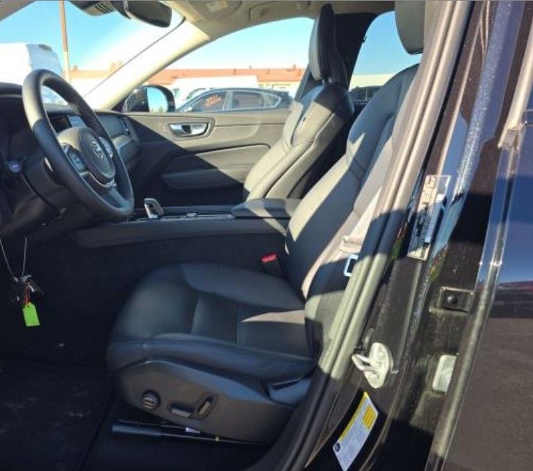 2025 Volvo XC60 B5 Core